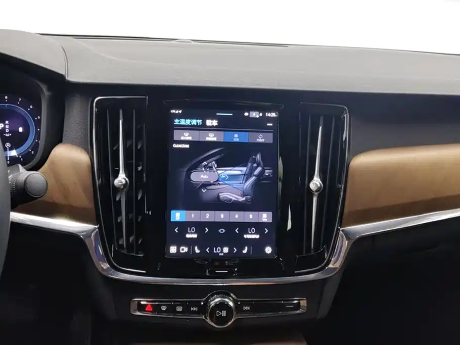Volvo S90 — фото 13