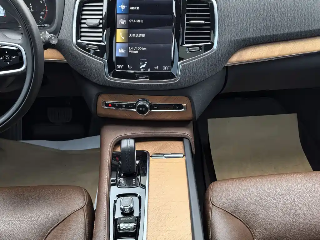 Volvo XC90 — фото 13