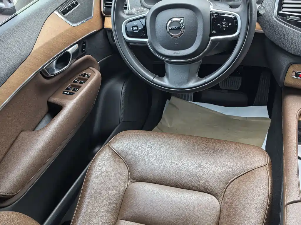 Volvo XC90 — фото 19
