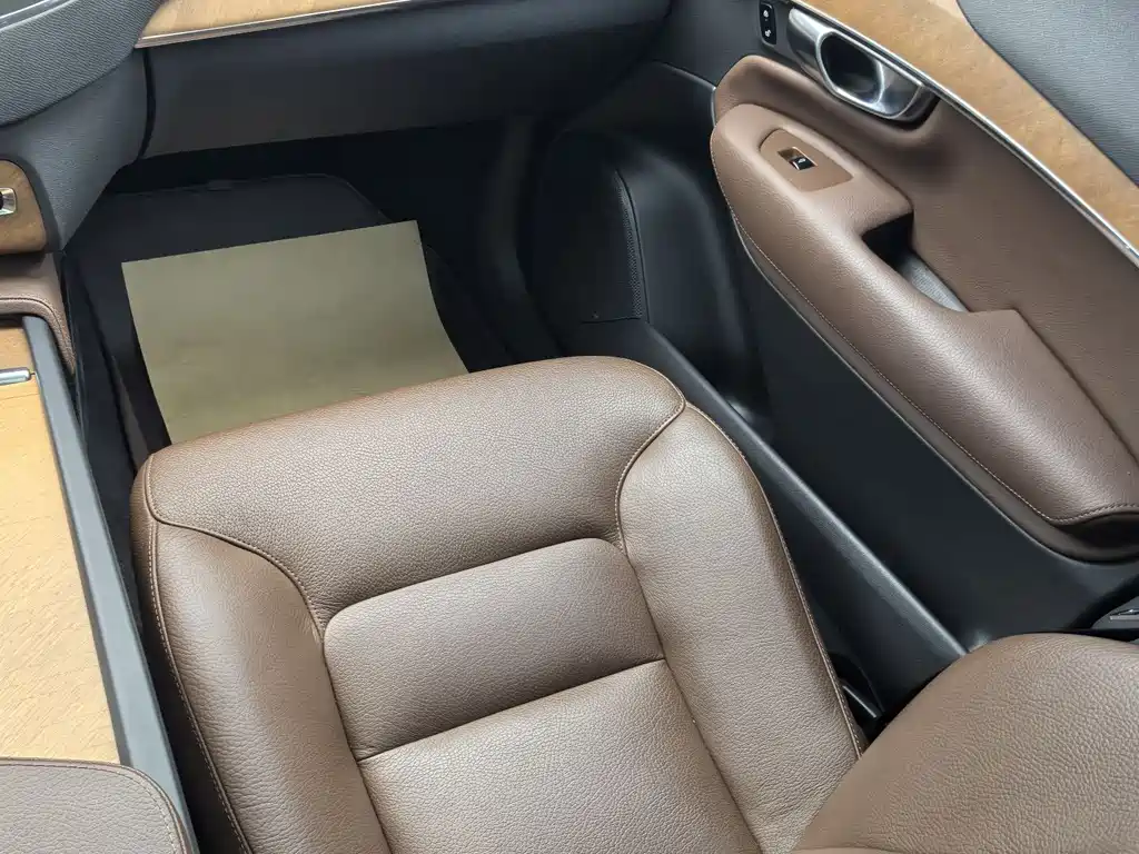 Volvo XC90 — фото 20