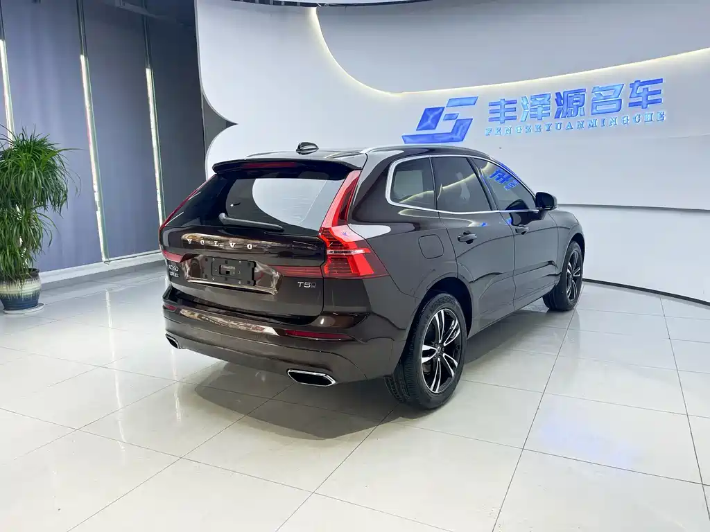 Volvo XC60 — фото 3
