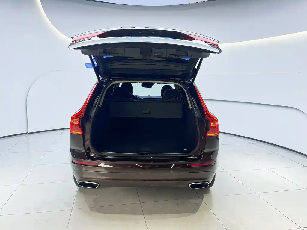 Volvo XC60 — фото 5