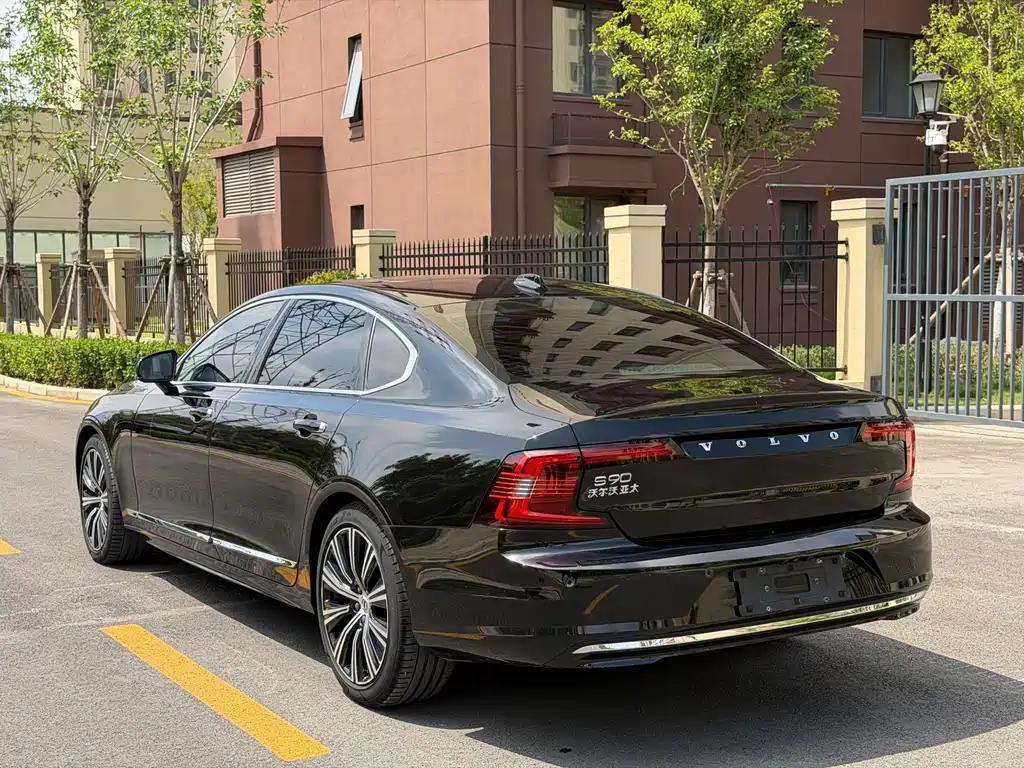 Volvo S90 — фото 7