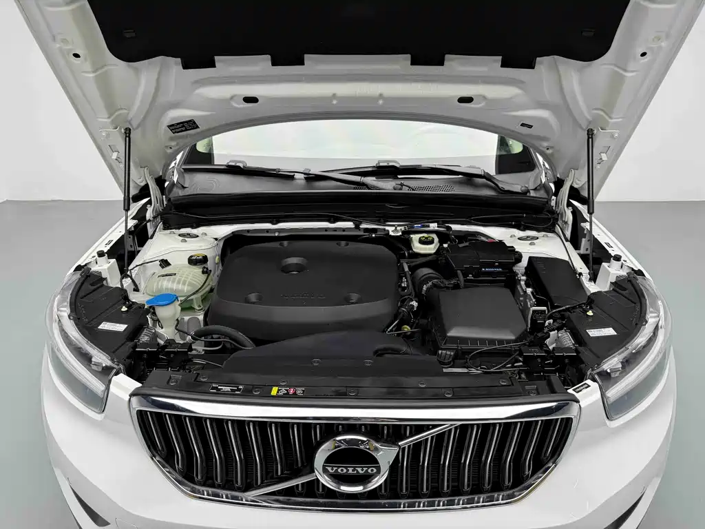 Volvo XC40 — фото 21