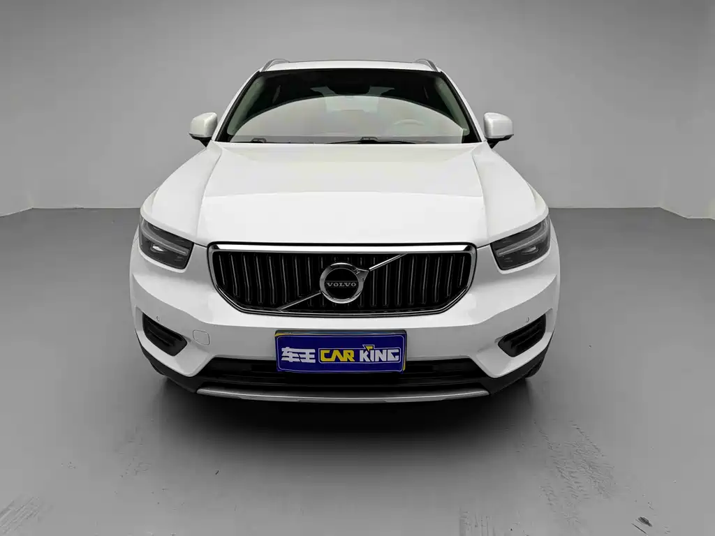 Volvo XC40 — фото 9