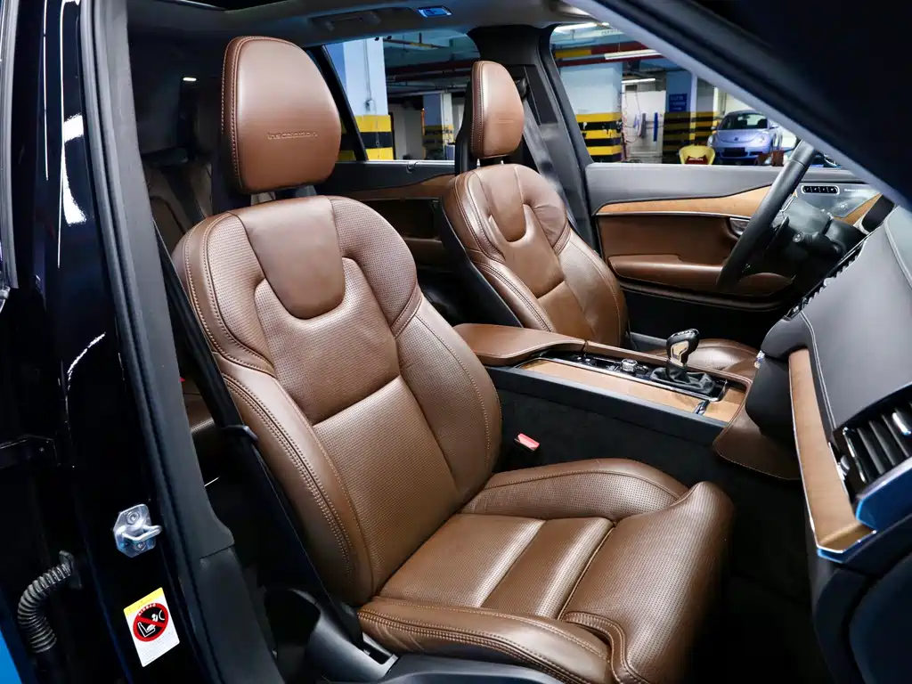 Volvo XC90 — фото 11