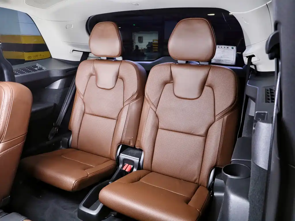 Volvo XC90 — фото 13