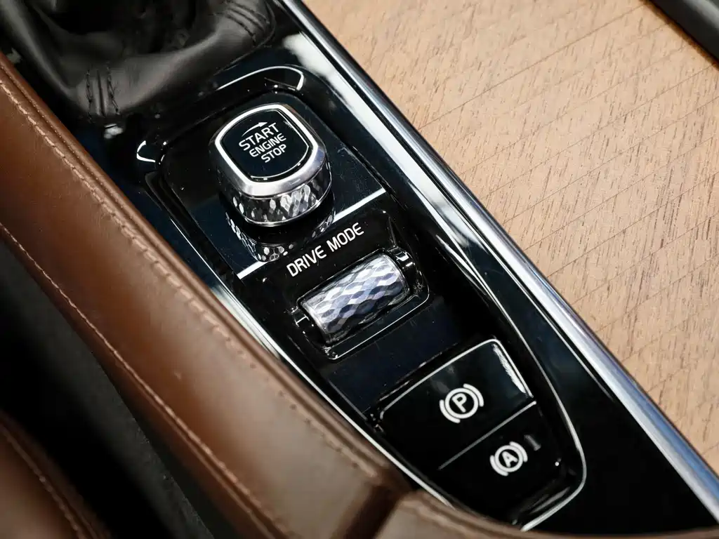 Volvo XC90 — фото 27