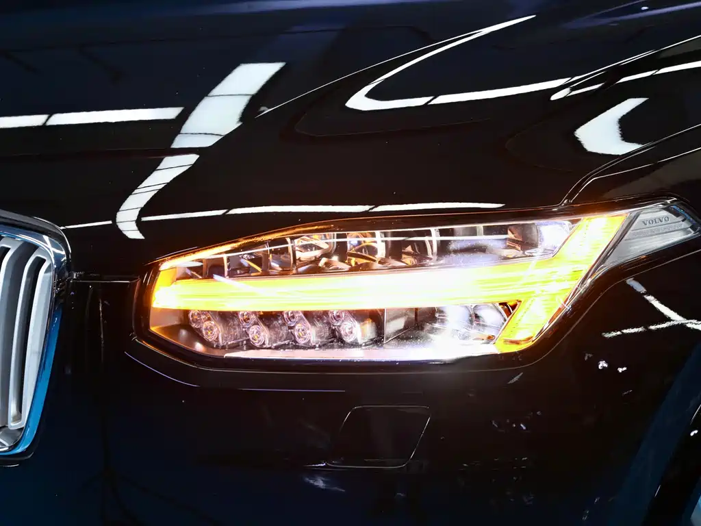 Volvo XC90 — фото 4