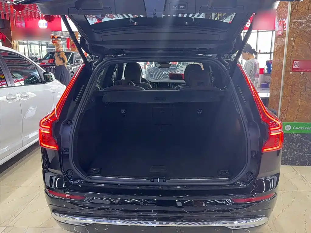 Volvo XC60 — фото 10