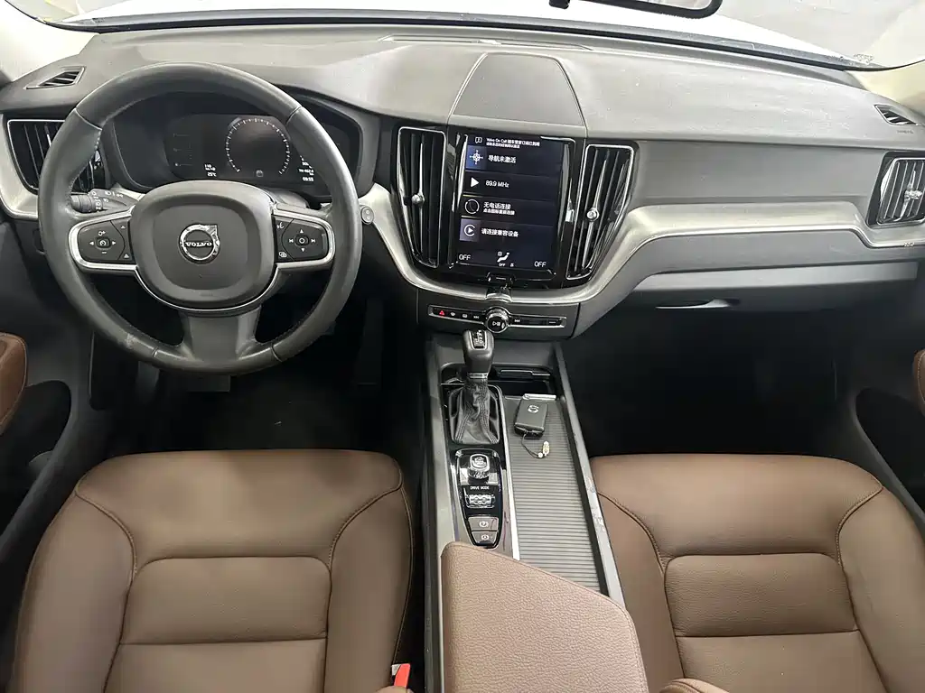 Volvo XC60 — фото 6
