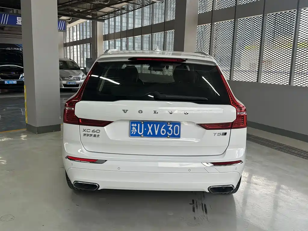 Volvo XC60 — фото 7