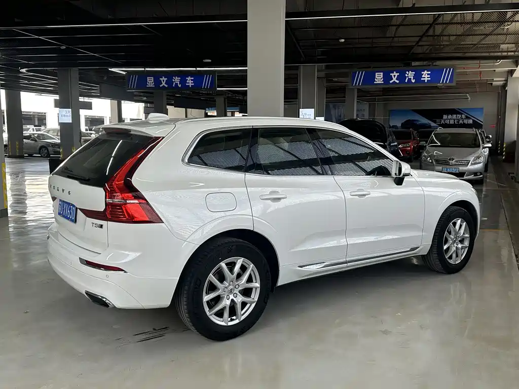 Volvo XC60 — фото 9