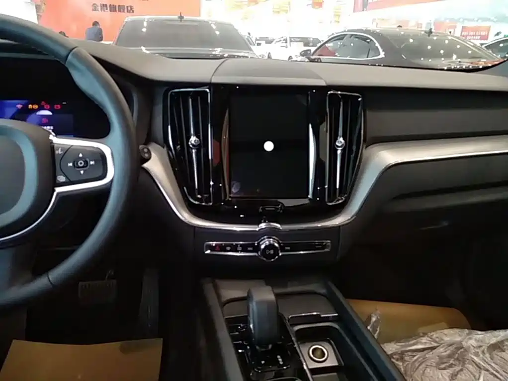 Volvo XC60 — фото 13