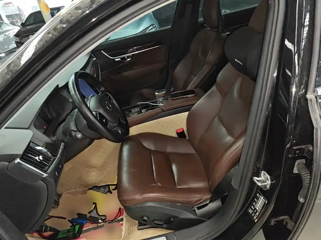 Volvo S90 — фото 15