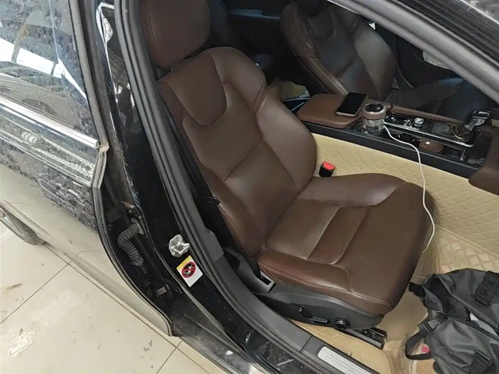Volvo S90 — фото 25