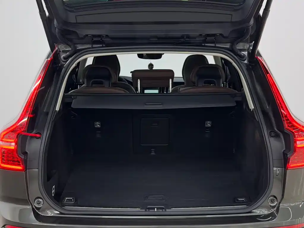 Volvo XC60 — фото 20