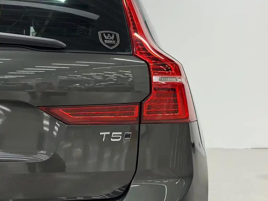 Volvo XC60 — фото 21