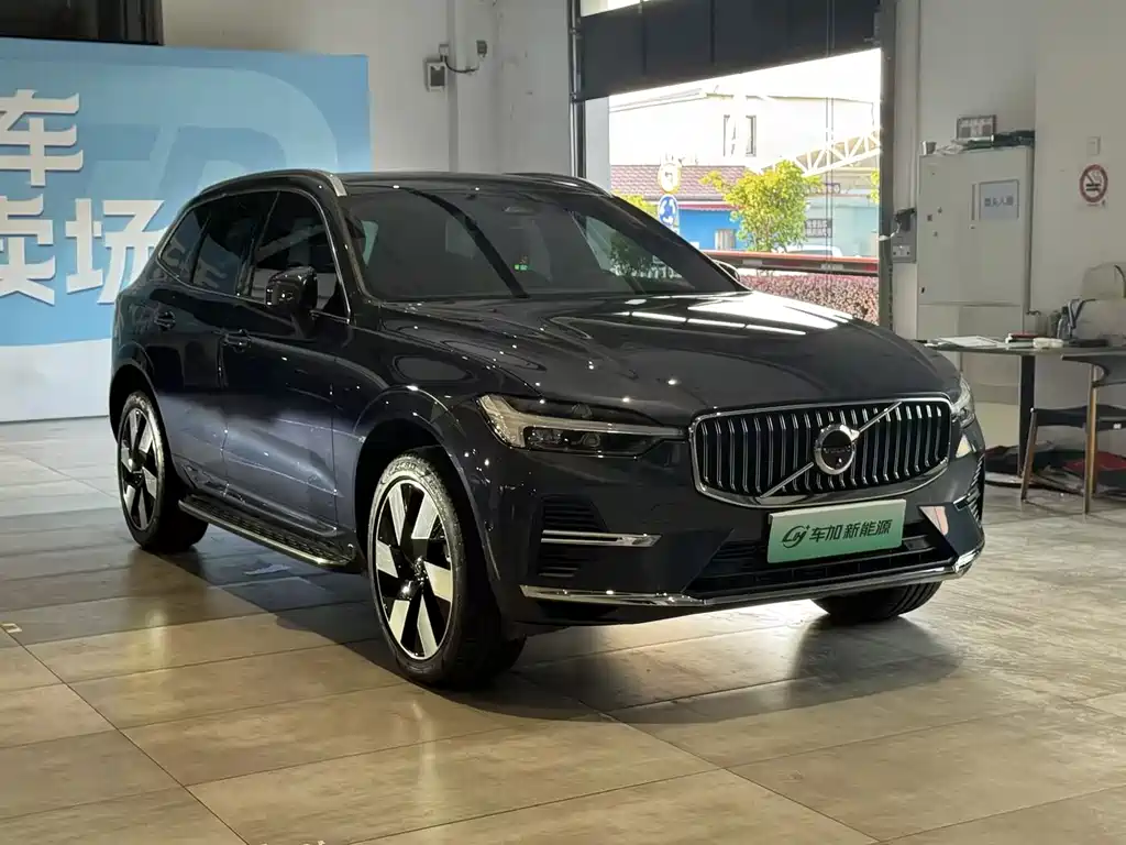 Volvo XC60 PHEV — фото 3