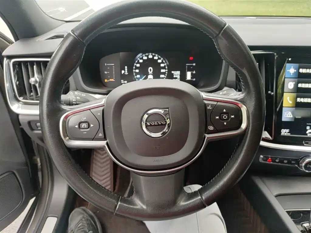 Volvo S60 — фото 11