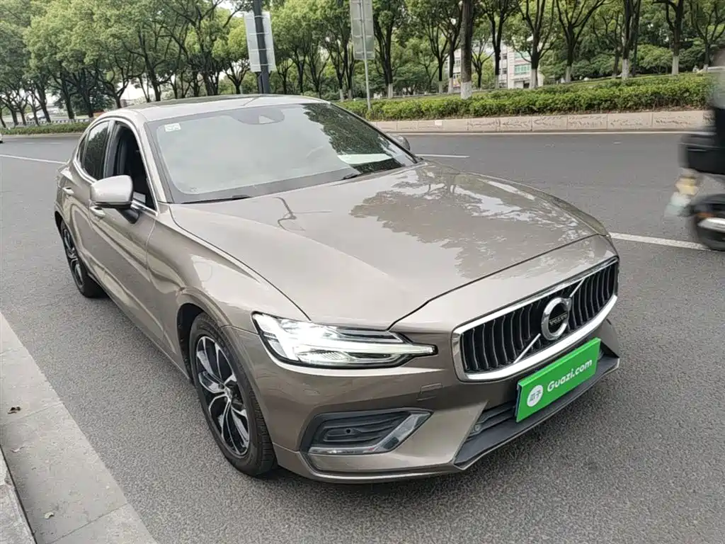 Volvo S60 — фото 4