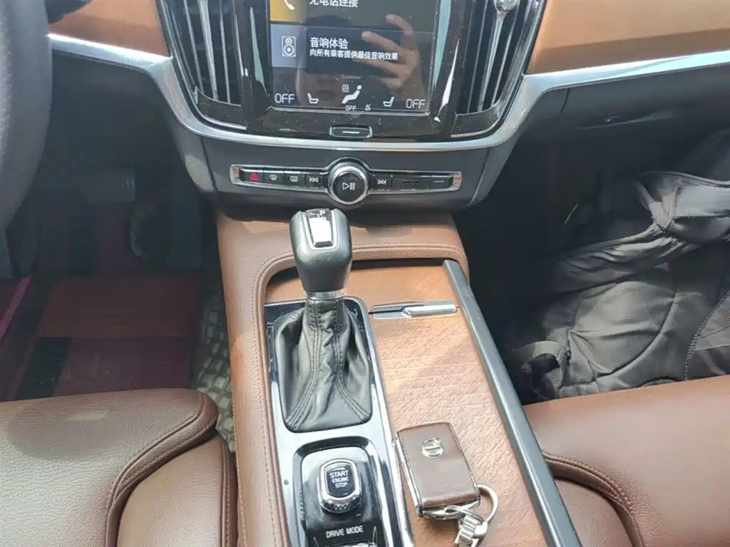 Volvo S90 — фото 14