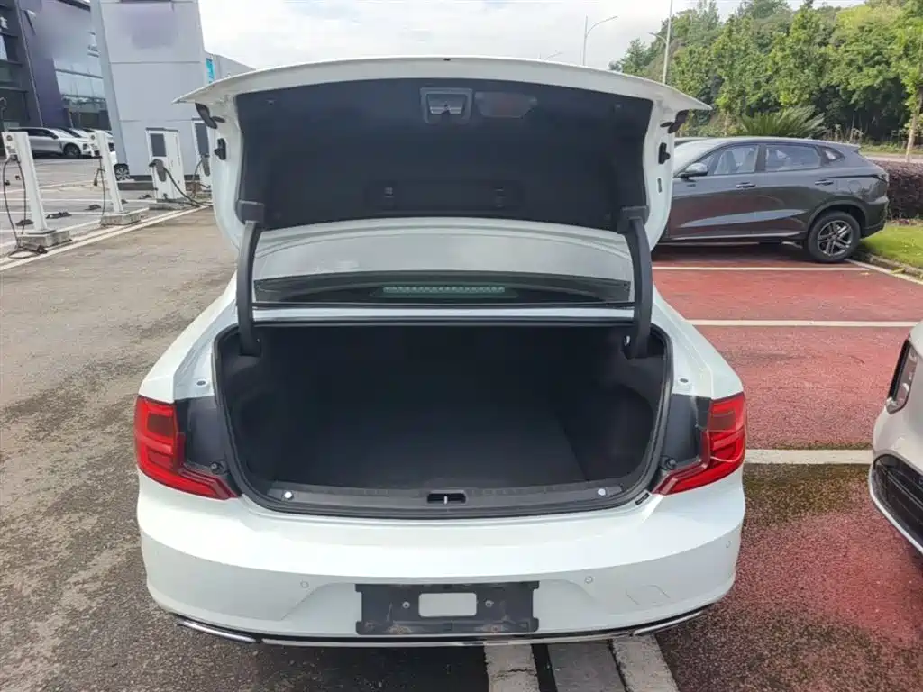 Volvo S90 — фото 19