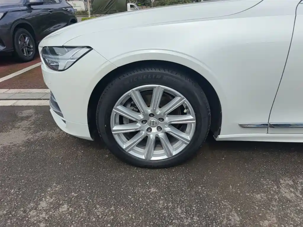 Volvo S90 — фото 23