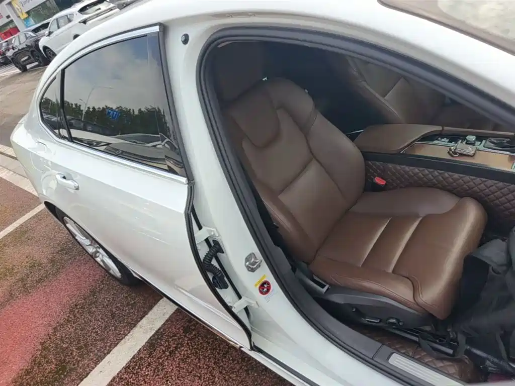 Volvo S90 — фото 25
