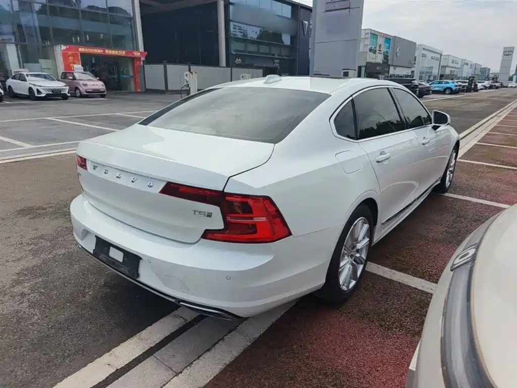 Volvo S90 — фото 7
