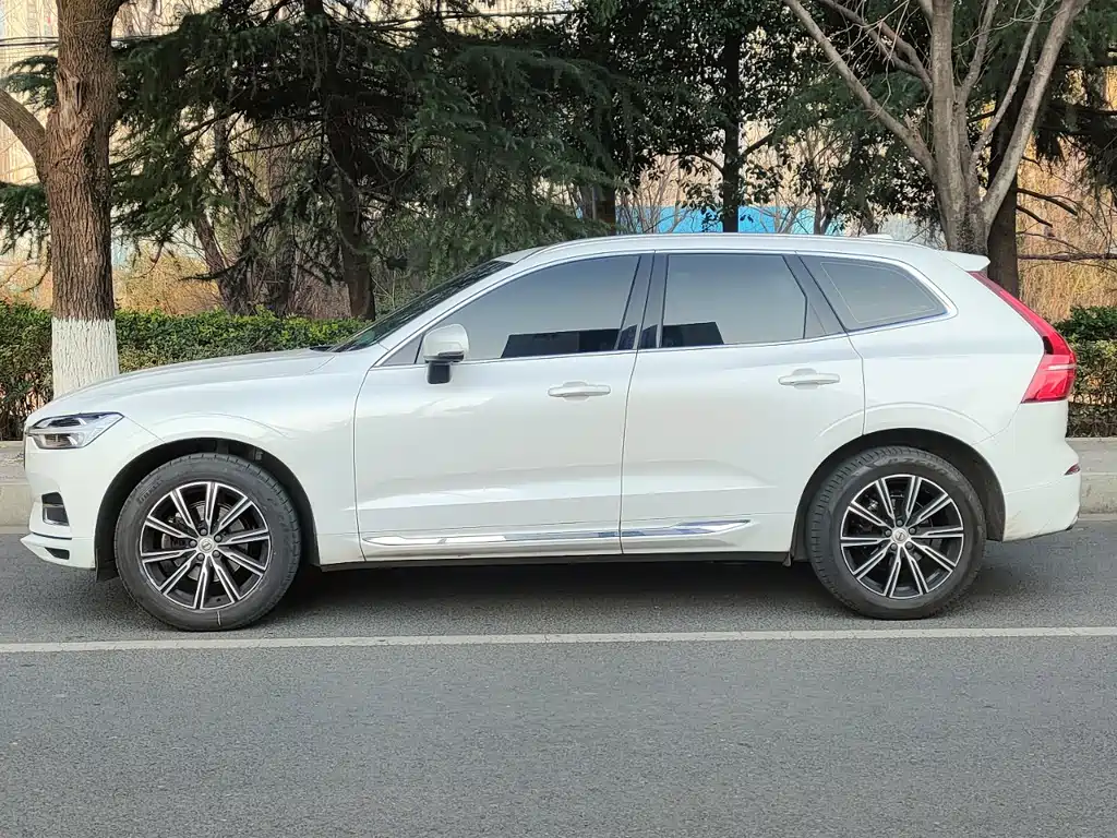 Volvo XC60 — фото 3