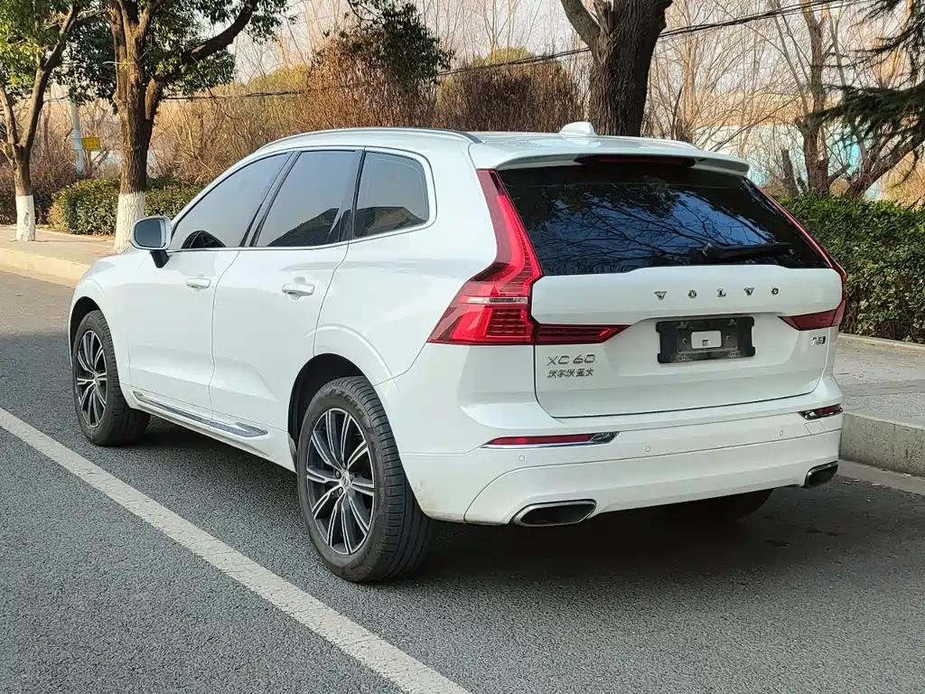 Volvo XC60 — фото 4