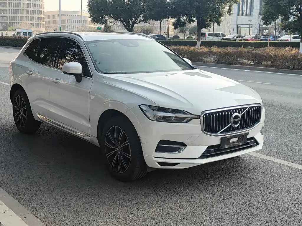 Volvo XC60 — фото 7