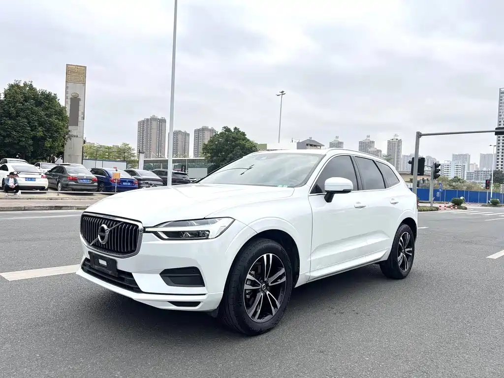 Volvo XC60 — фото 3