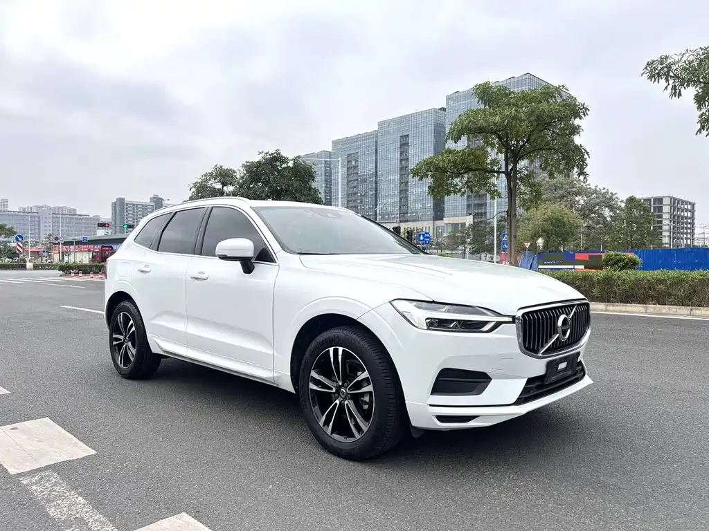 Volvo XC60 — фото 5