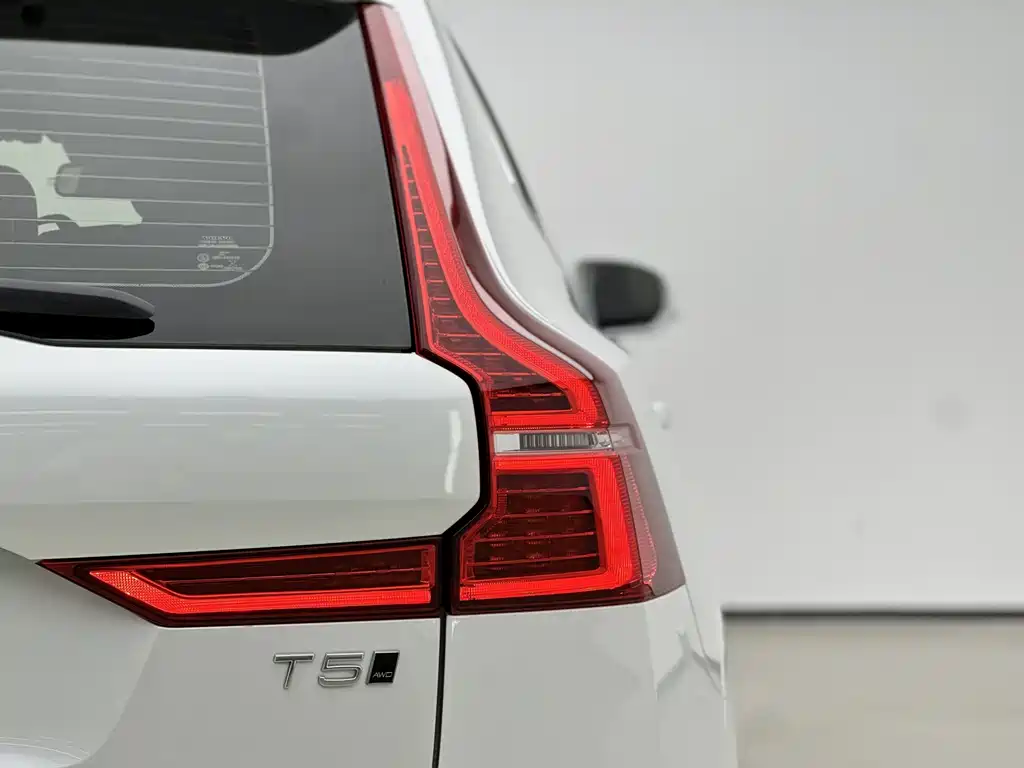 Volvo XC60 — фото 6