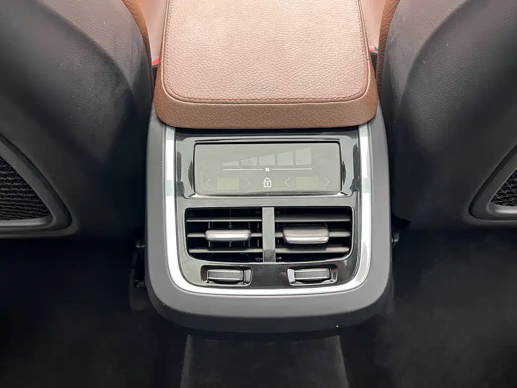 Volvo XC90 — фото 9