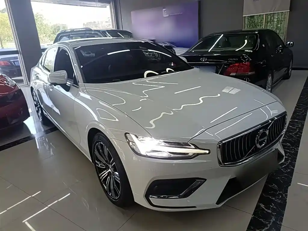 Volvo S60 — фото 4