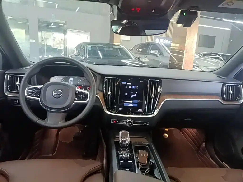 Volvo S60 — фото 10