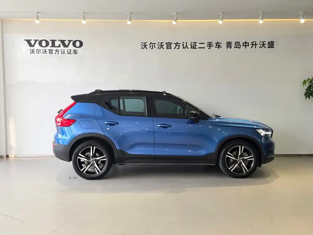 Volvo XC40 — фото 4