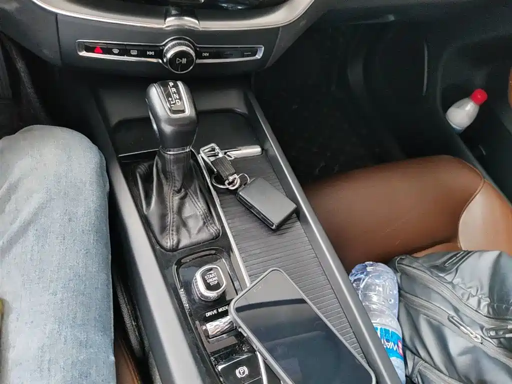 Volvo XC60 — фото 14