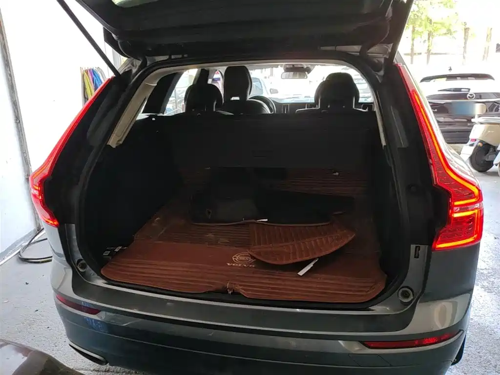Volvo XC60 — фото 19