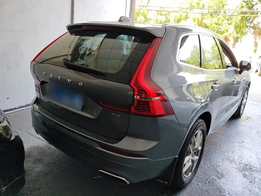 Volvo XC60 — фото 7