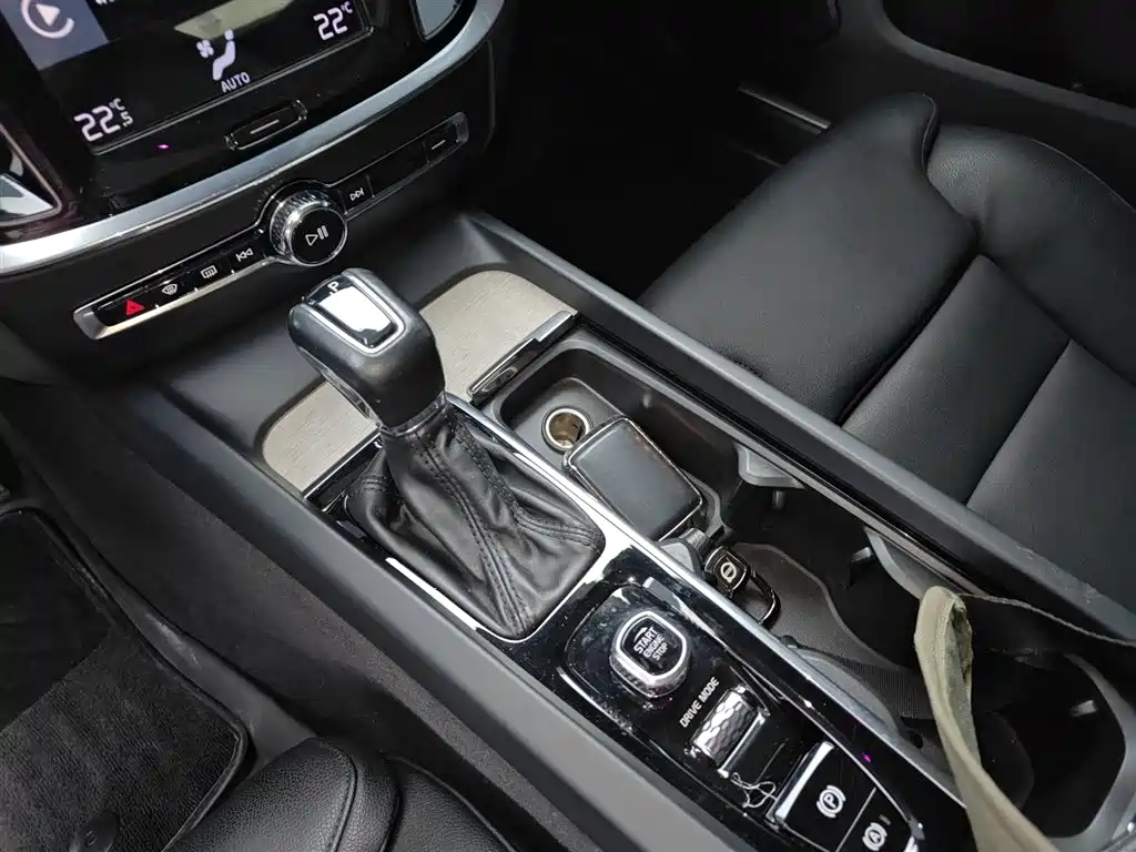 Volvo S60 — фото 14