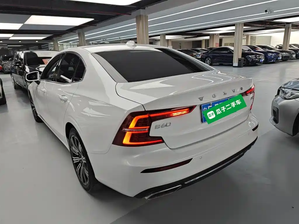 Volvo S60 — фото 5