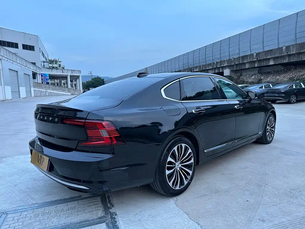 Volvo S90 — фото 9