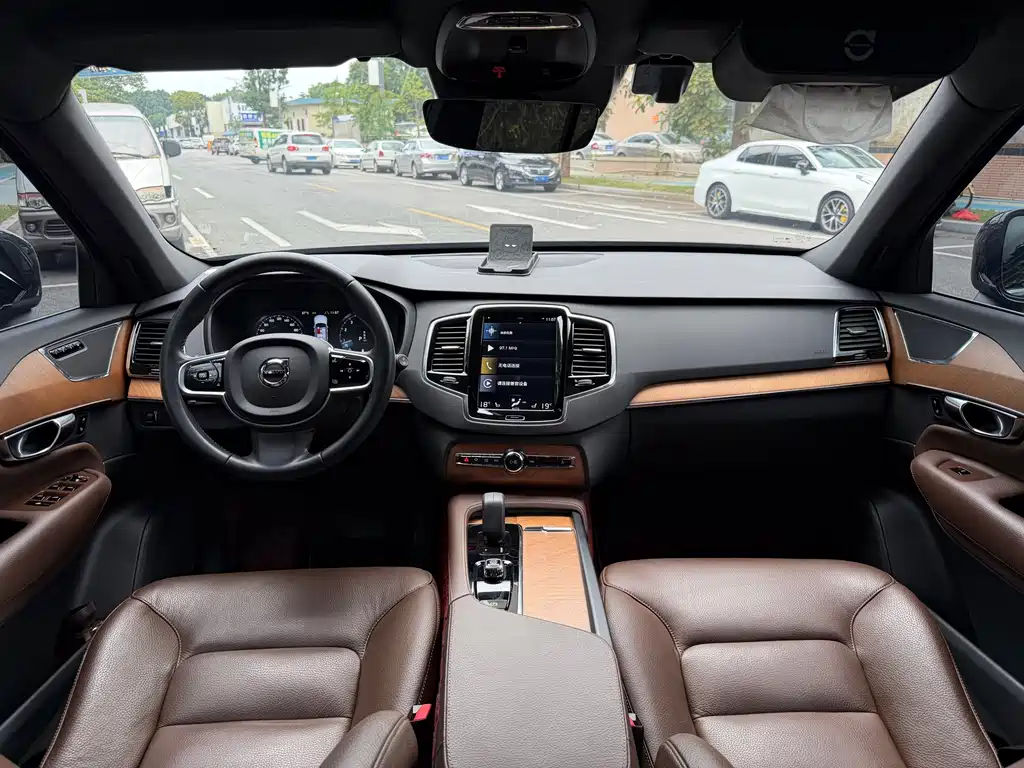 Volvo XC90 — фото 11