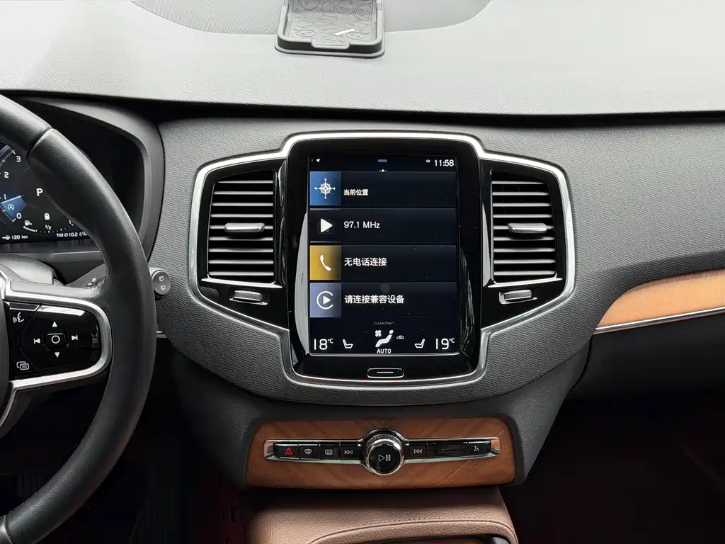 Volvo XC90 — фото 13