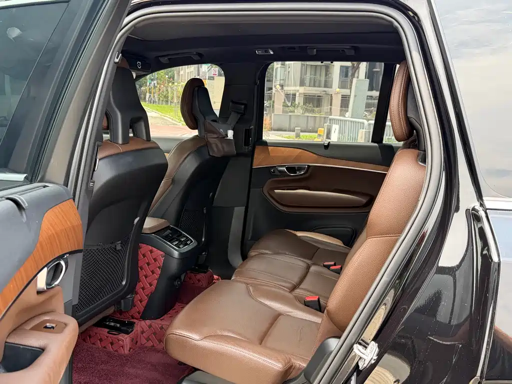 Volvo XC90 — фото 10
