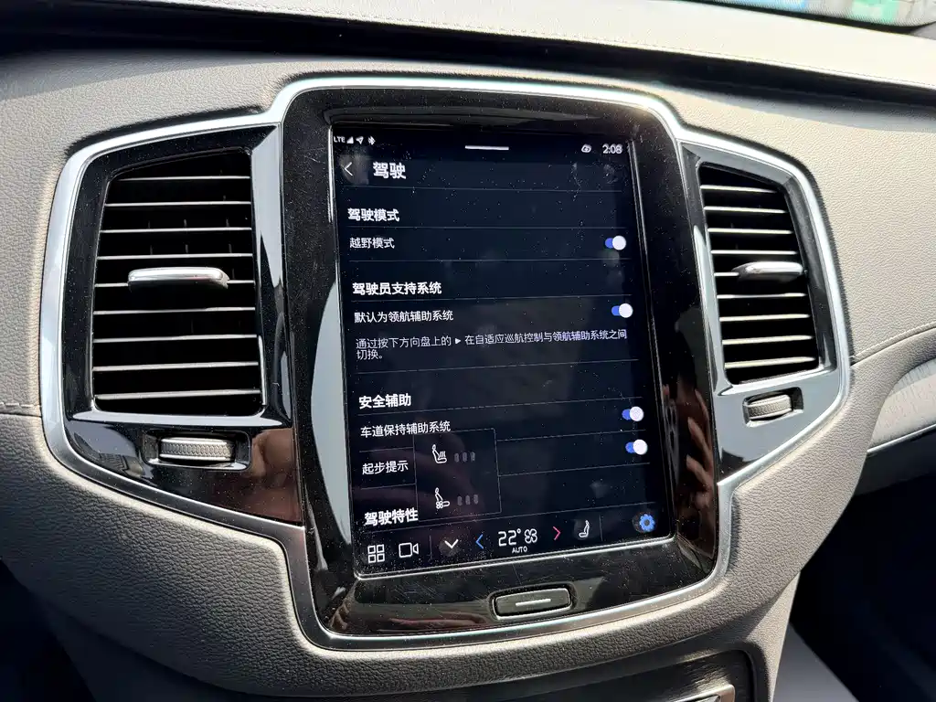 Volvo XC90 — фото 11